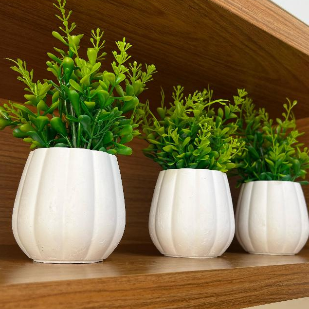 Kit 3 Unidades de vasos decorados com folhagens Artificiais Petala e Gomos